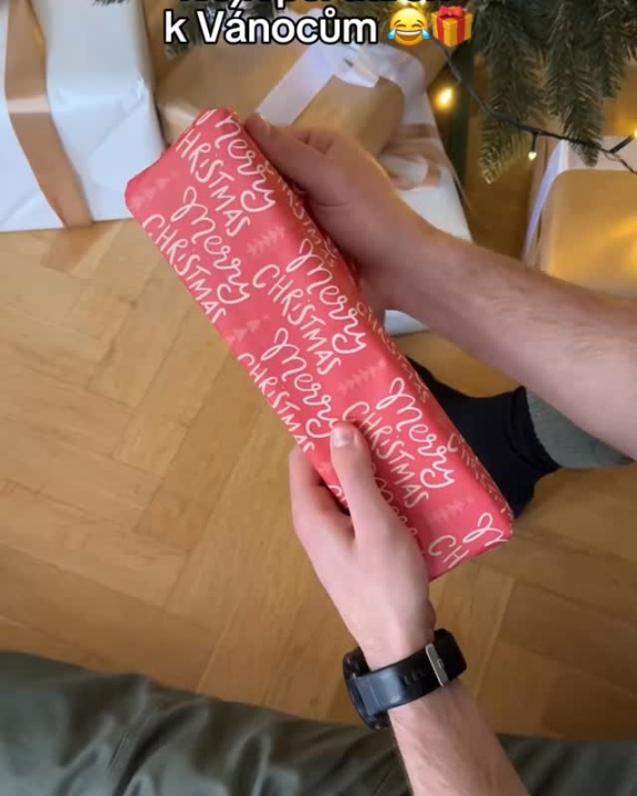 🎁⌚️ „Díky, táto.“Vánoce jsou...