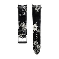 eses Kožený remienok pre Samsung Galaxy Watch 4 a Watch 5 - Sivé kvety, 20 mm