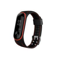 eses Silikónový remienok pre Xiaomi Mi Band 5 a Xiaomi Mi Band 6 - Čierny pórovitý s červeným prešívaním