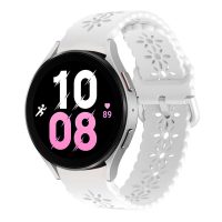 eses Silikónový remienok dierkovaný so vzorom pre Samsung Galaxy Watch 4 a Watch 5 - Biely, 20 mm
