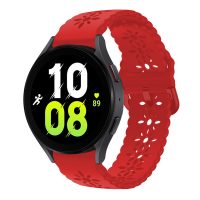 eses Silikónový remienok dierkovaný so vzorom pre Samsung Galaxy Watch 4, 5, 6, 7 - Červený, 20 mm