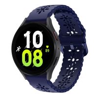 eses Silikónový remienok dierkovaný so vzorom pre Samsung Galaxy Watch 4, 5, 6 - Tmavo modrý, 20 mm