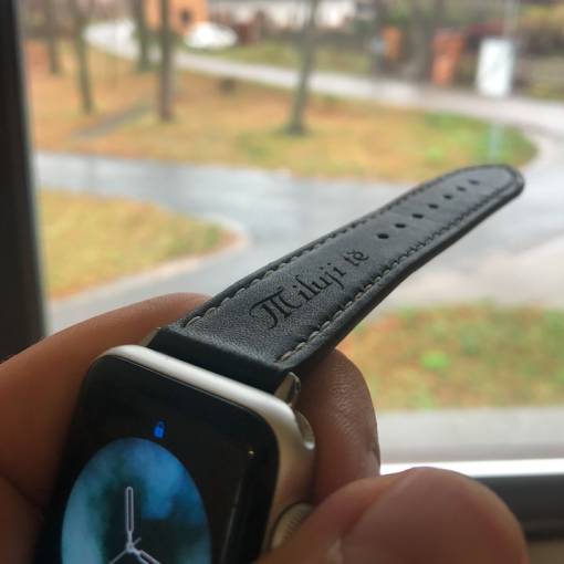 Foto - eses kožený remienok s gravírováním "Milujem ťa" pre Apple Watch čierny s bielym prešívaním 42mm/44mm/45mm